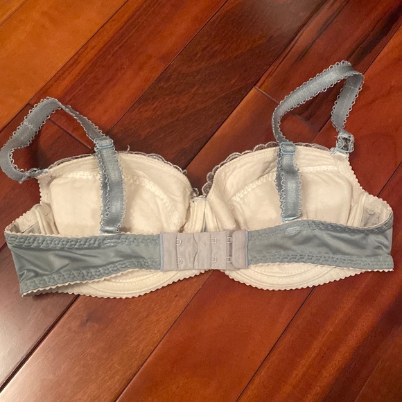 Bra no size tag about 34B - Picture 3 of 5